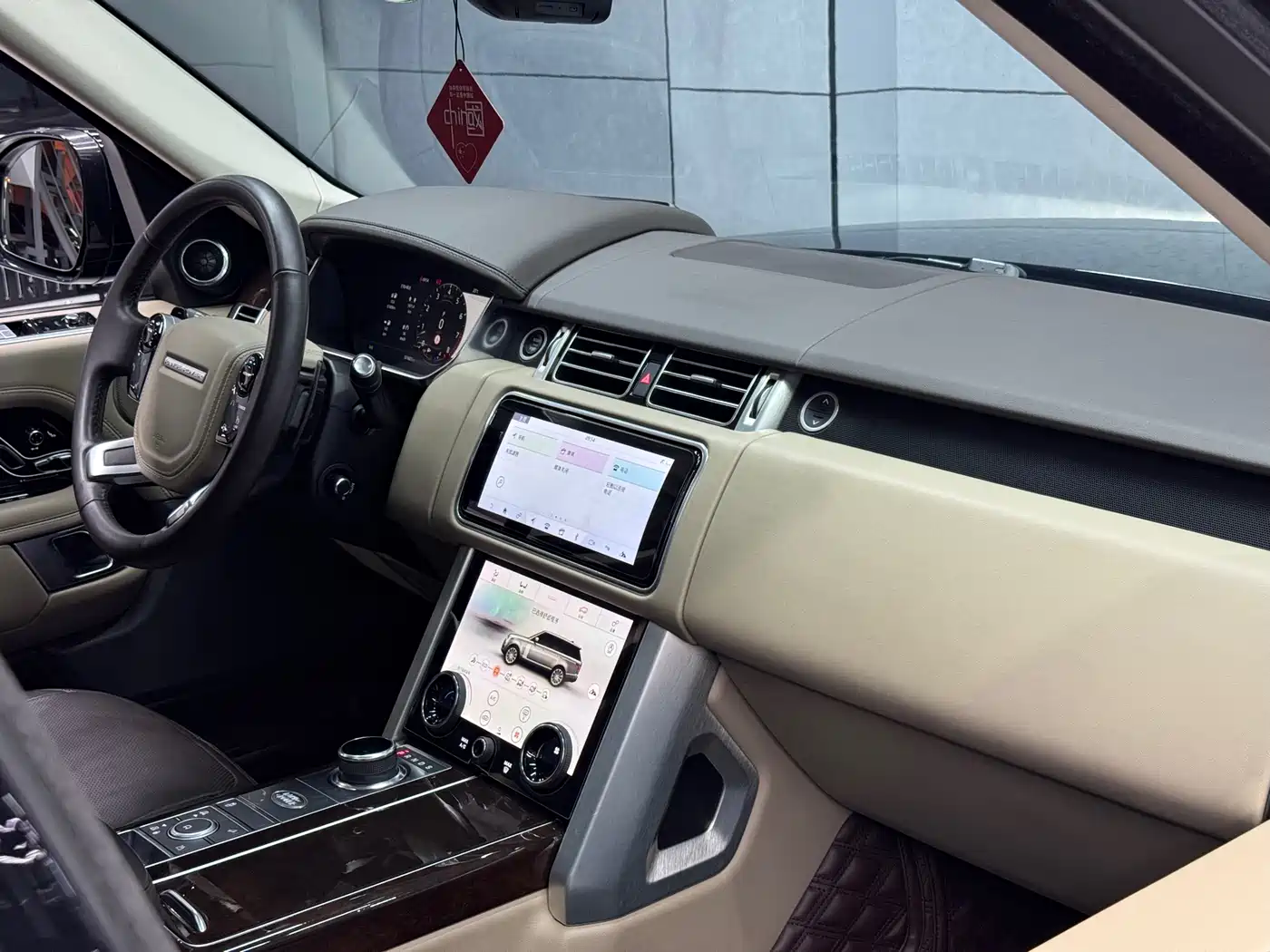 Land Rover Range Rover 2022 3.0 L6 360PS Heritage Edition фото 48