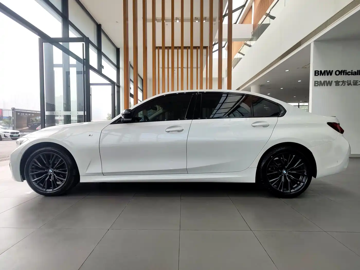BMW 3 Series 2022 325Li M Sport Shadow Edition фото 3