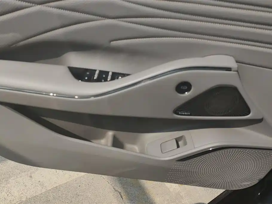 Geely Galaxy Galaxy Xingyao 8 2025 130km EM-P Starship Edition фото 7