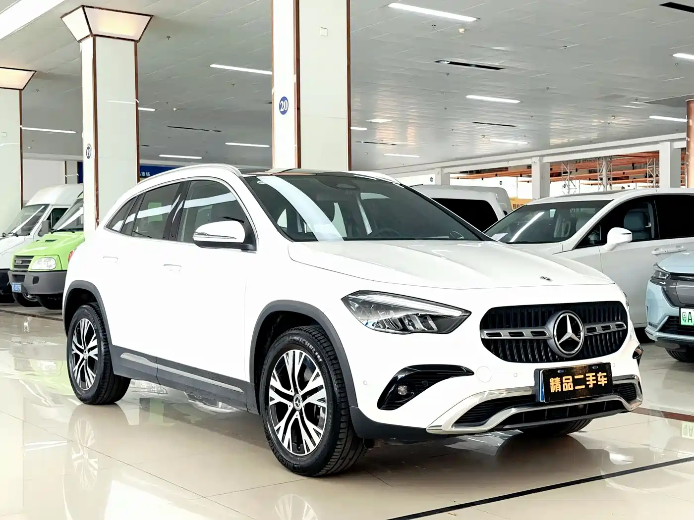 MERCEDES-BENZ GLA