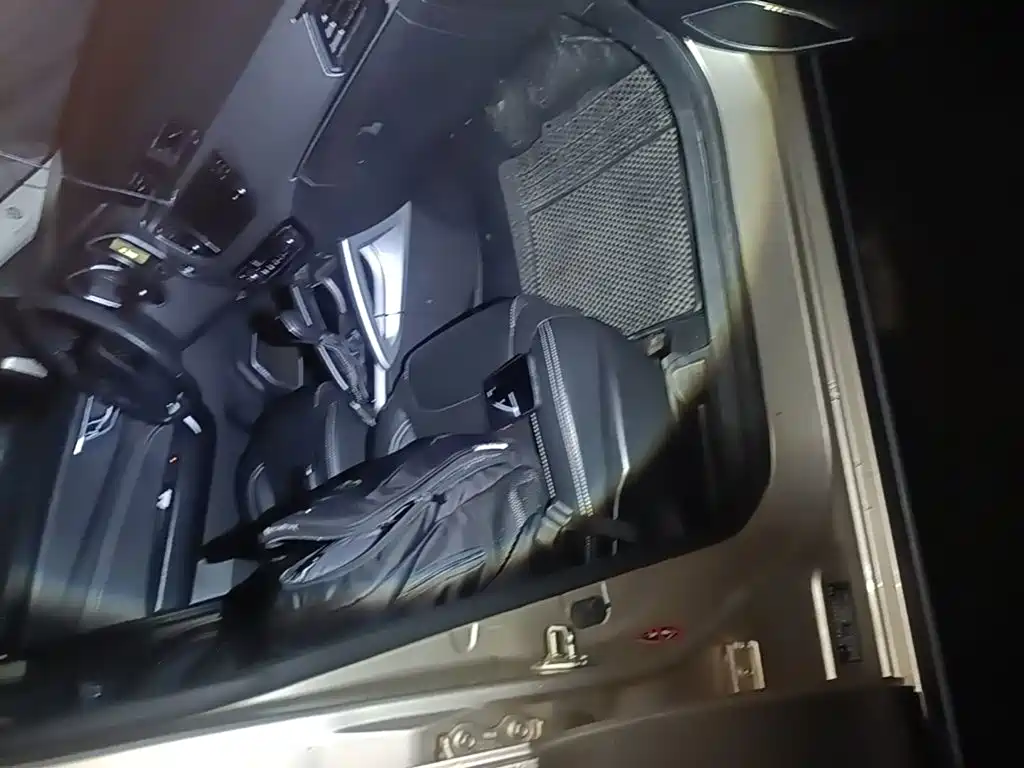 Фото 9 - Geely Vision X3
