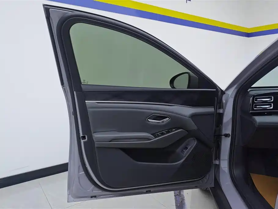 BYD Qin L 2026 Model DM-i 210KM Superior Edition фото 7