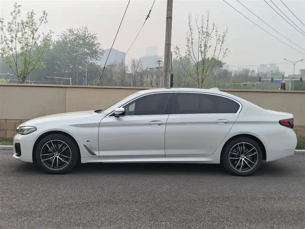BMW 5 Series 2022 525Li M Sport Package фото 3