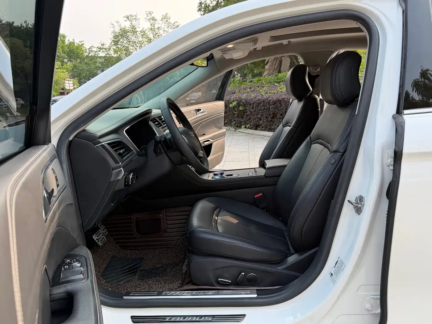 Фото 5 - Ford Taurus