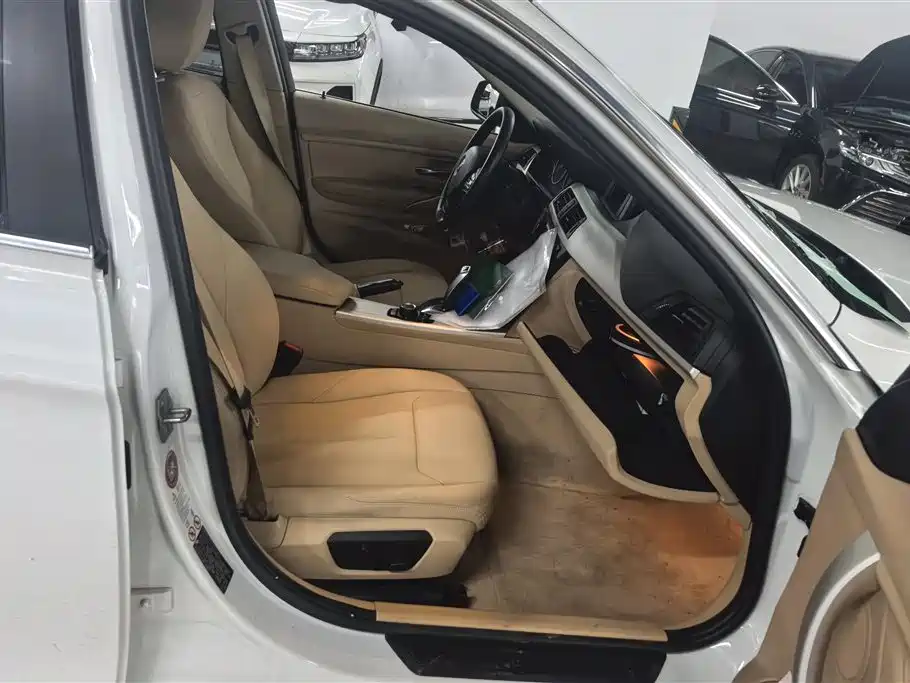 BMW 3 Series 2014 320Li Fashion фото 8
