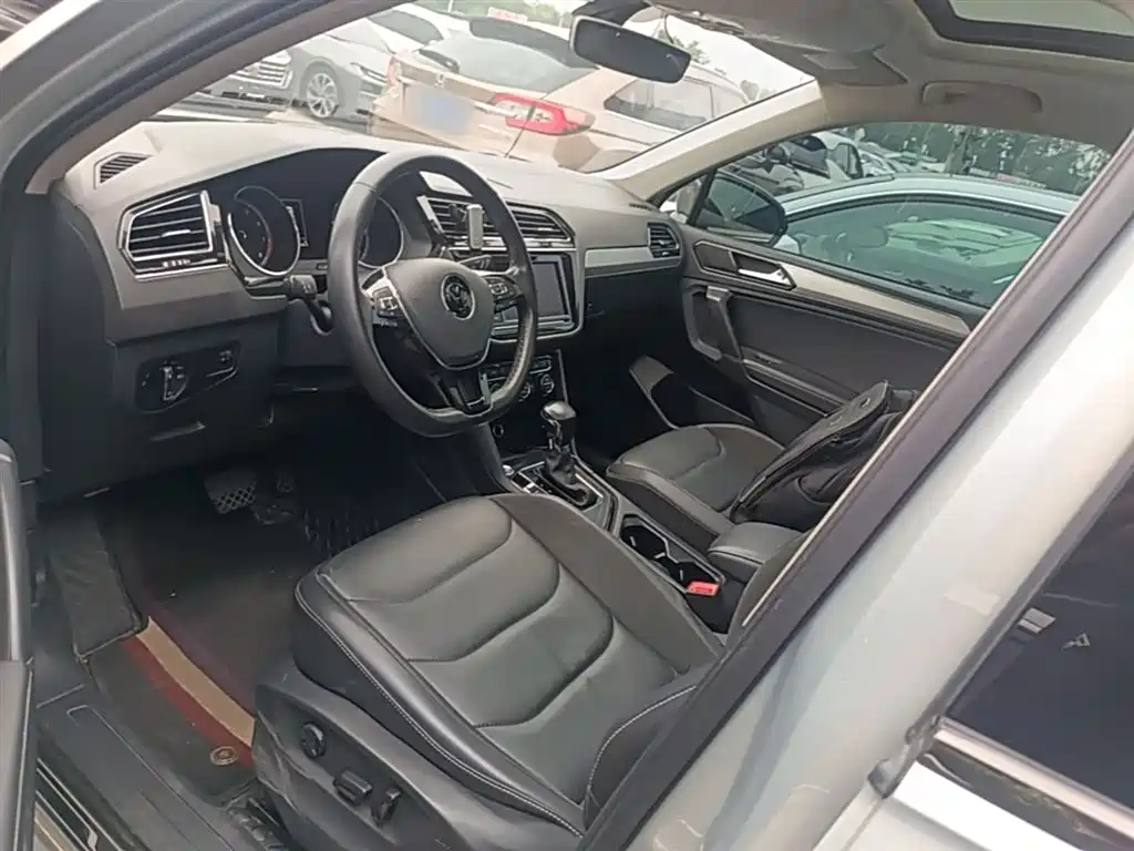 Volkswagen Tiguan L 2018 Facelift 330TSI Automatic 2WD Luxury Edition фото 16