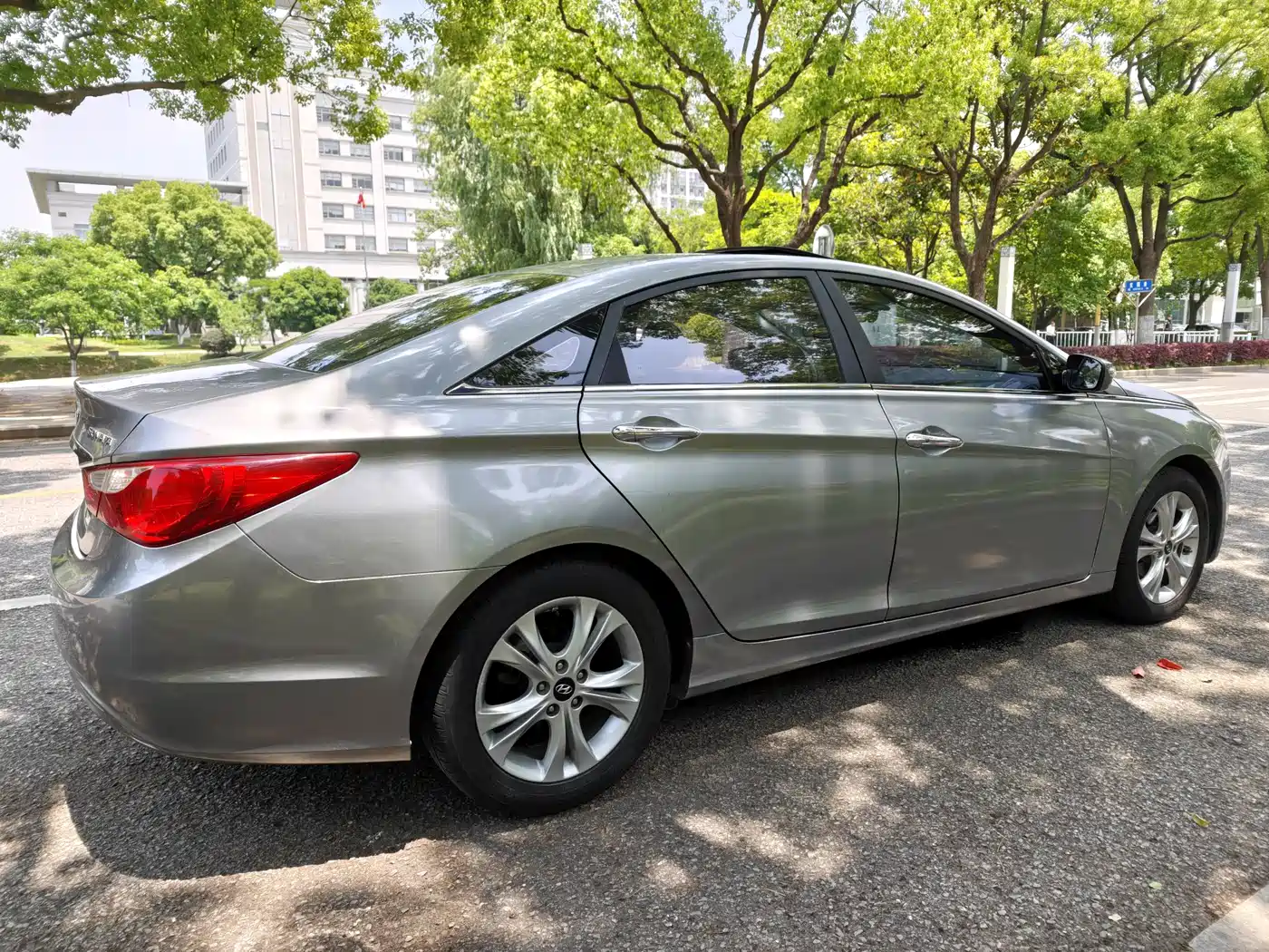 Hyundai Sonata 2013 2.0L Automatic Luxury Edition фото 5