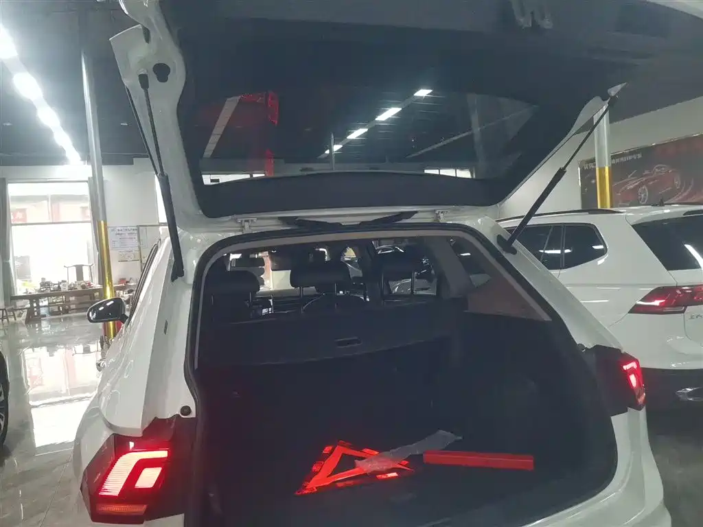 Volkswagen Tiguan L 2023 330TSI Auto 2WD Comfort Edition фото 16