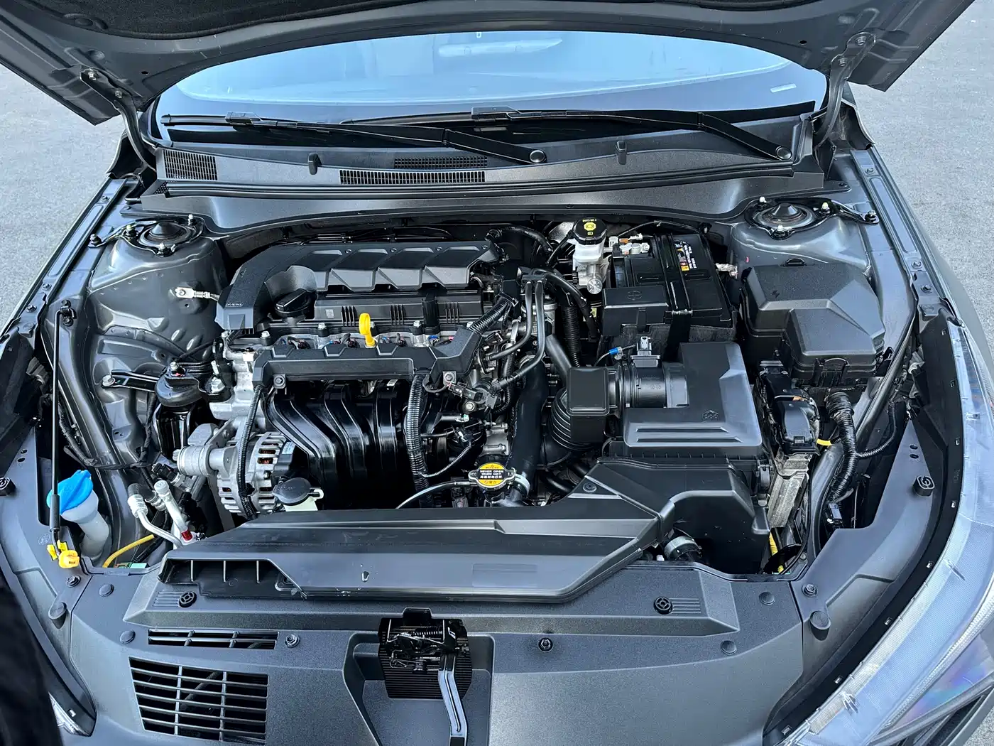 Hyundai Elantra 2022 1.5L CVT LUX Premium Edition фото 11