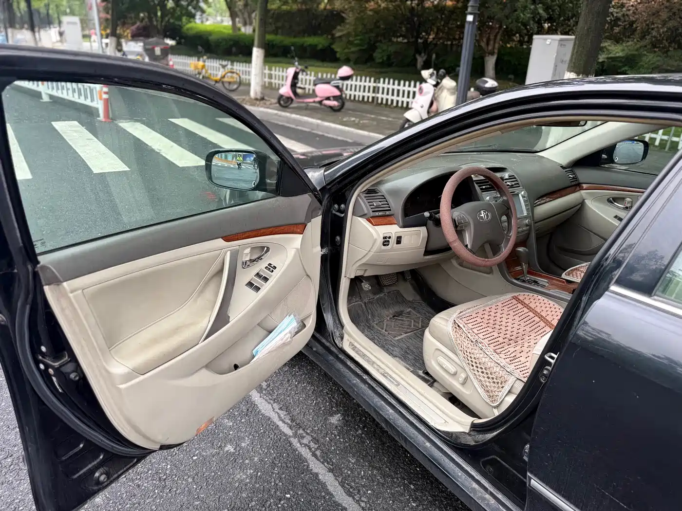 Toyota Camry 2013 200G Classic Luxury Edition фото 4