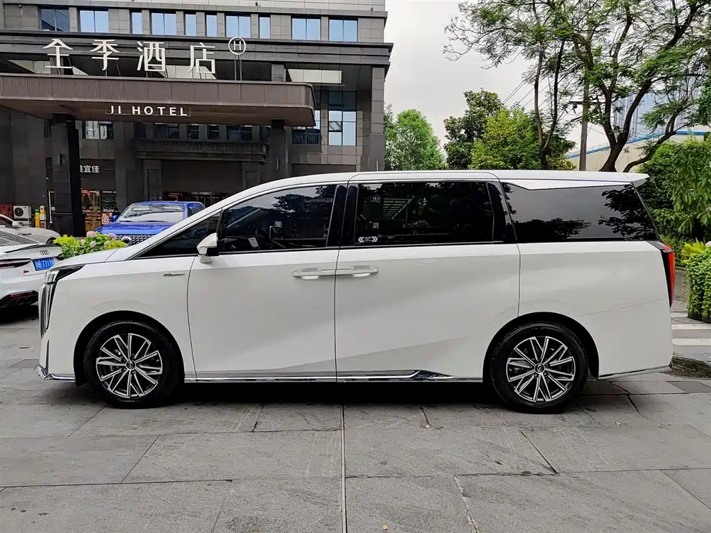 GAC Trumpchi Trumpchi M8 2024 Master Series 400T Ultimate Edition фото 3