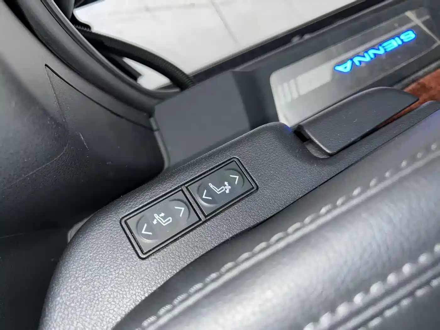 Toyota Sienna 2021 2.5L Hybrid Premium Edition фото 12