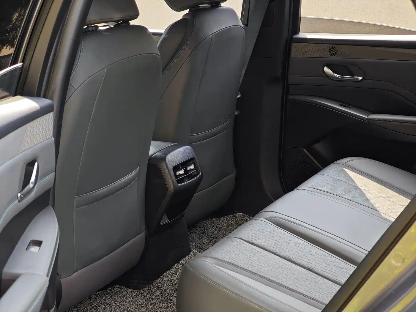 BYD Qin PLUS 2025 DM-i Smart Drive 55KM Leader фото 9