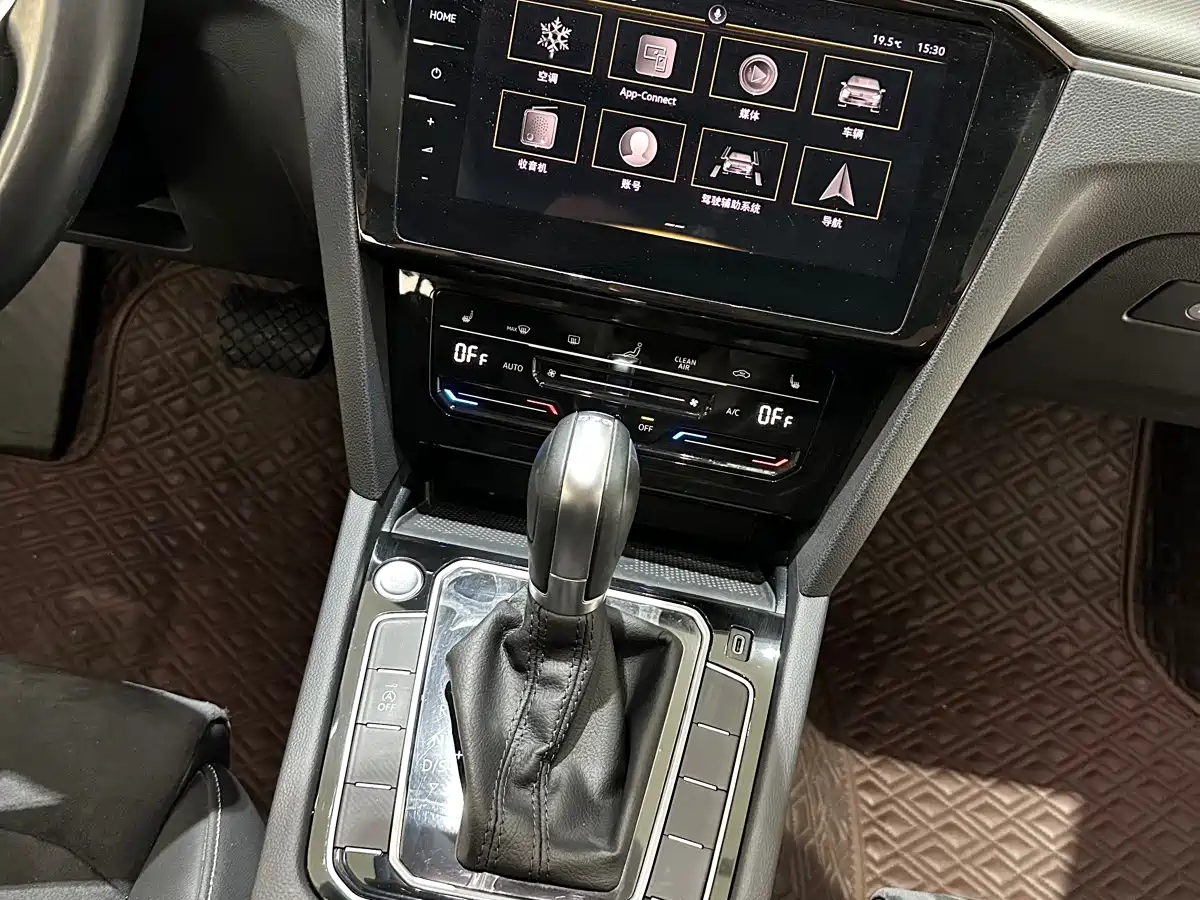 Volkswagen Magotan 2020 330TSI DSG Luxury фото 5