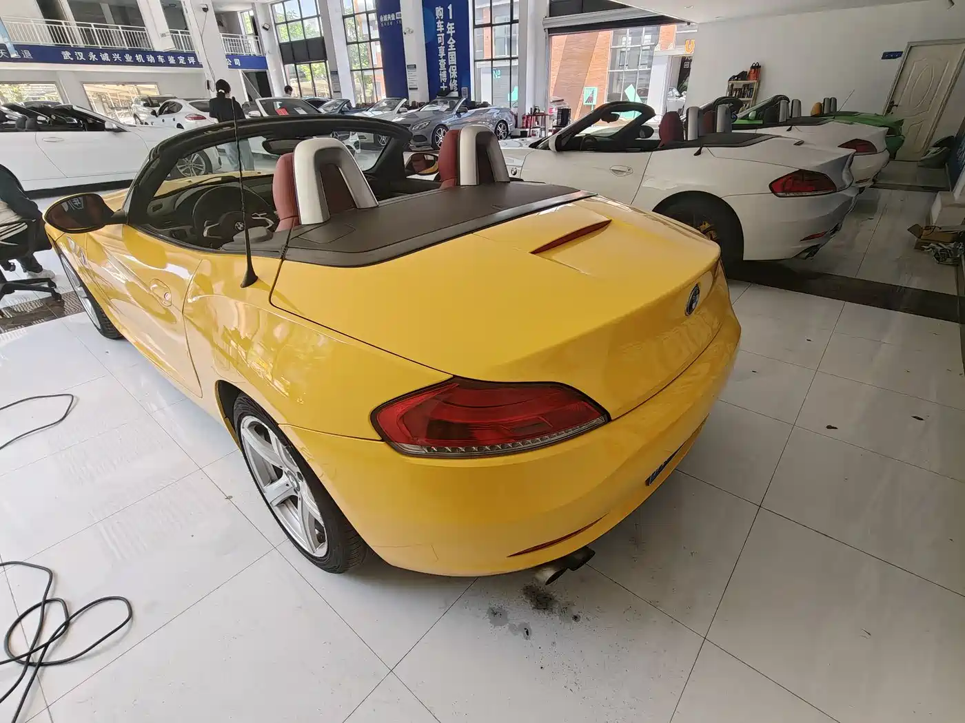 BMW Z4 2012 sDrive20i Leading фото 12
