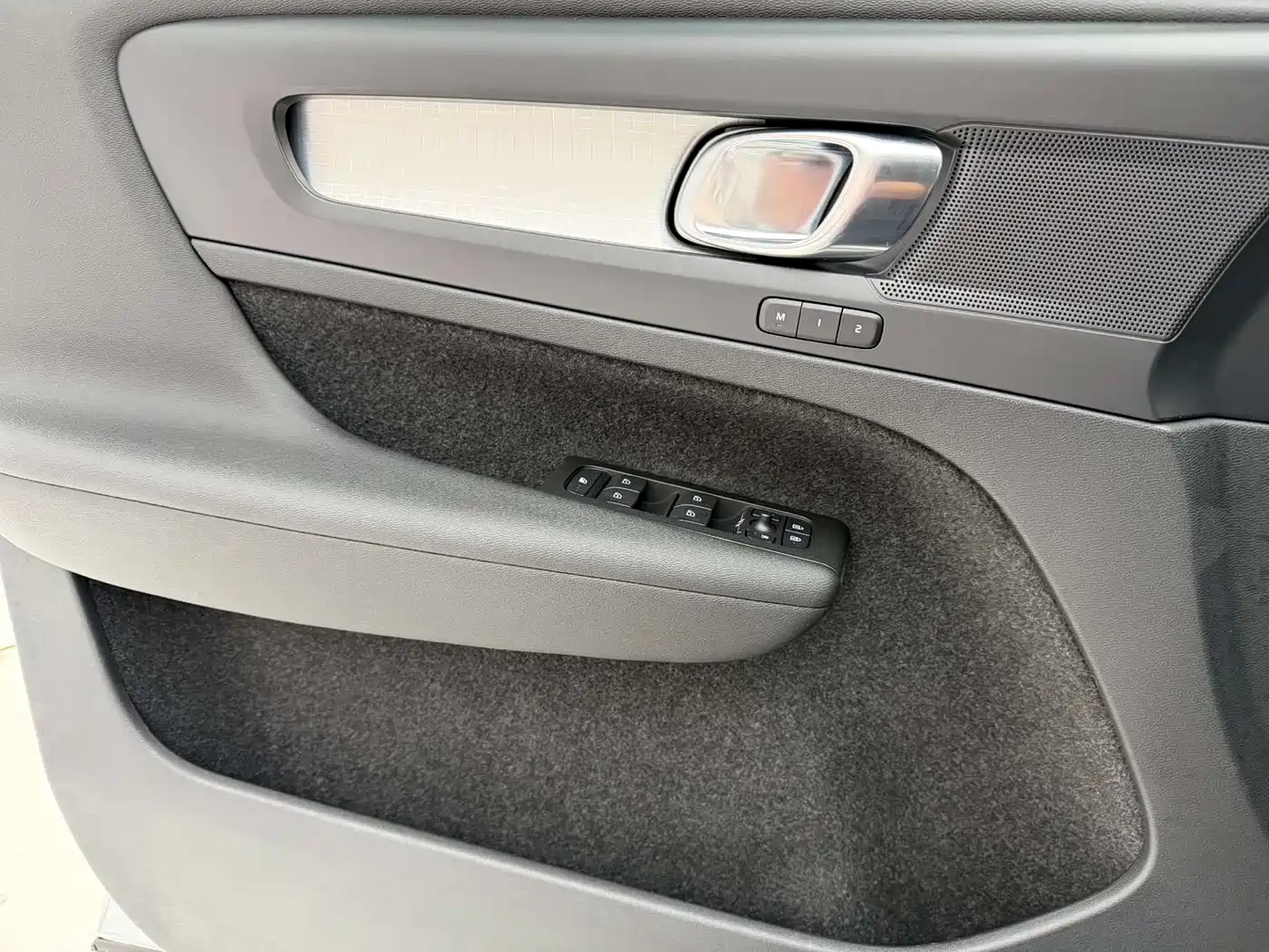 Фото 21 - Volvo XC40