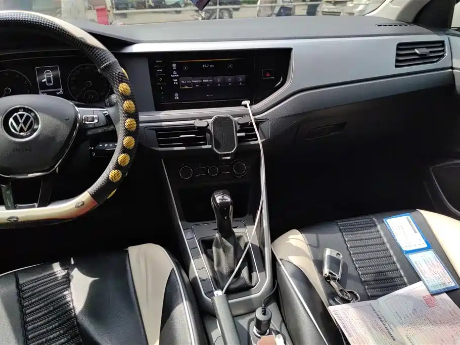 Volkswagen Polo 2022 Plus 1.5L Automatic Joyful Living Edition фото 16