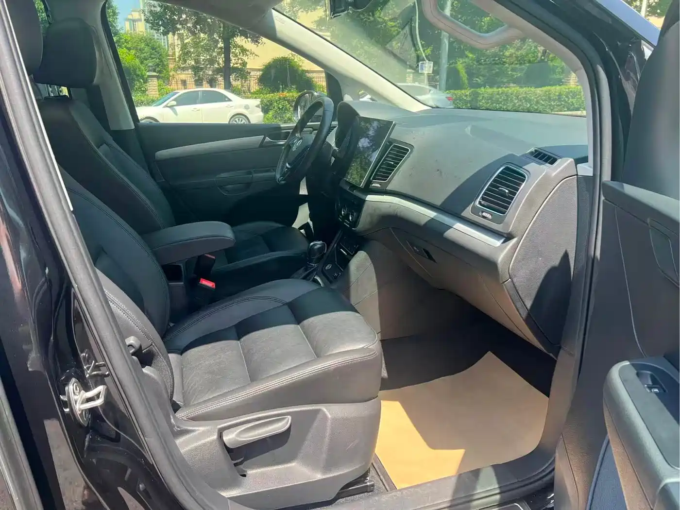 Volkswagen Sharan 2018 380TSI Premium 7-Seater фото 11