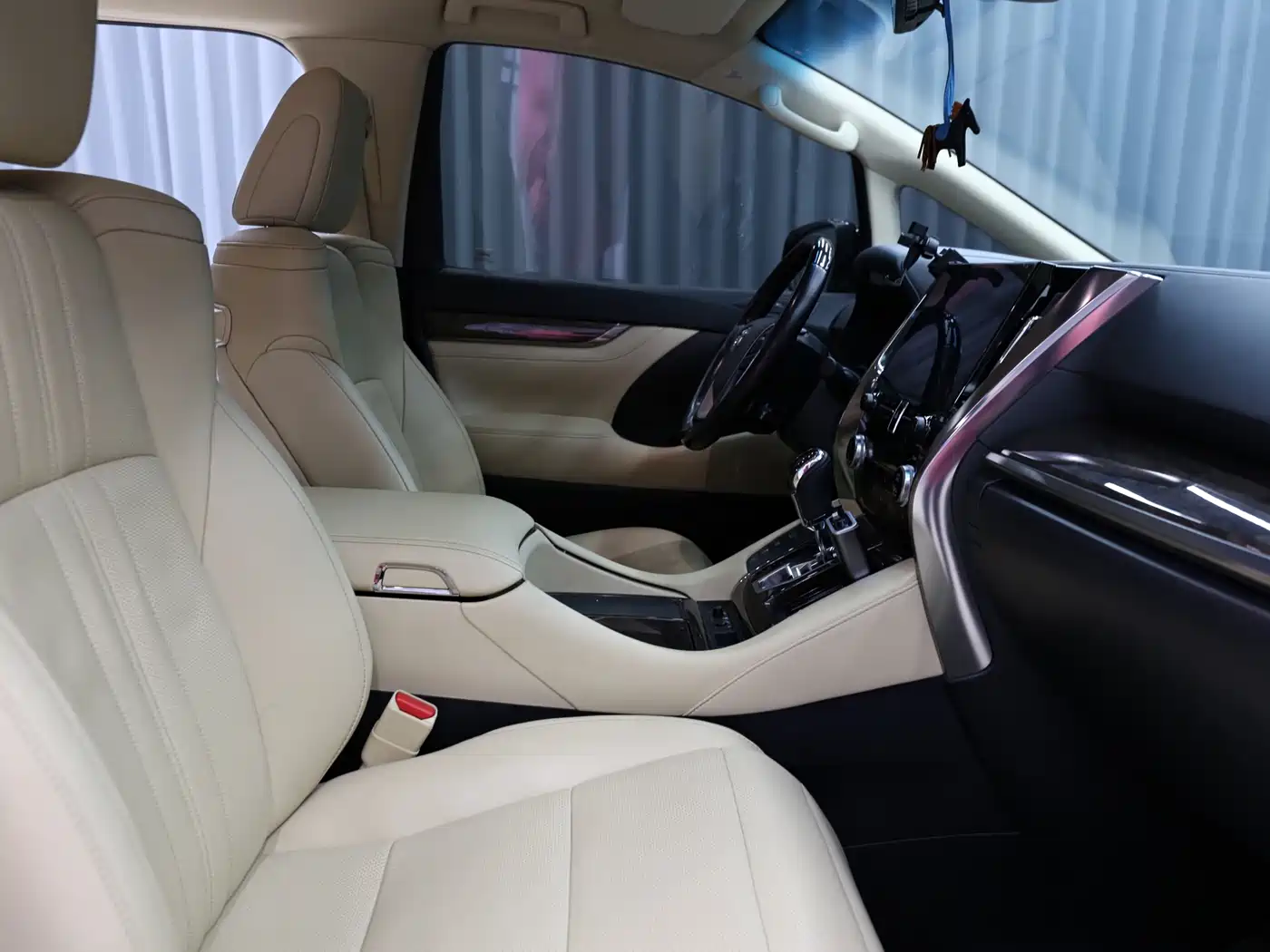 Toyota Vellfire 2020 Twin Engine 2.5L HV Premium Edition фото 6
