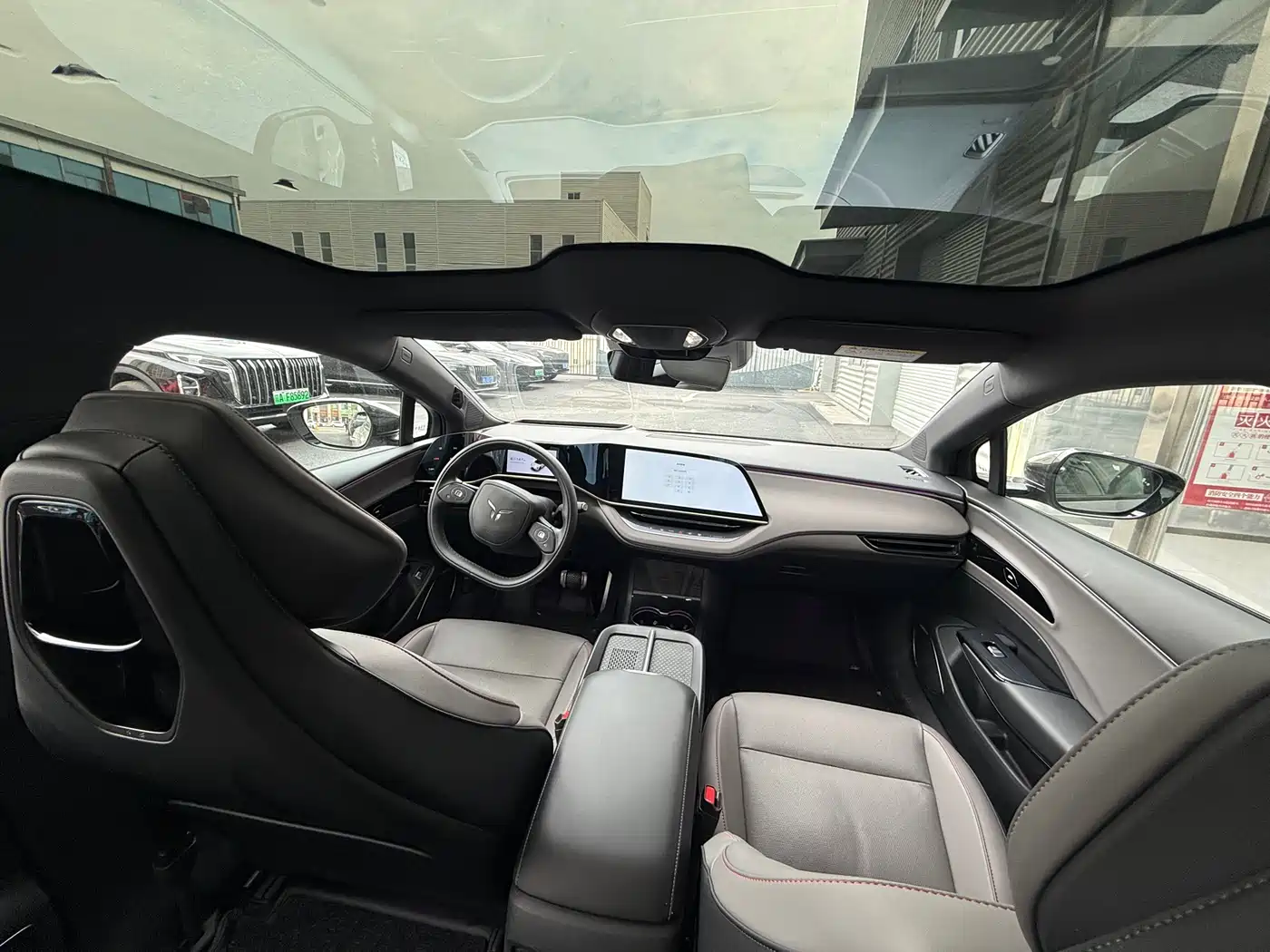 Hongqi EH7 2025 640 AWD Smart Selection Edition фото 12