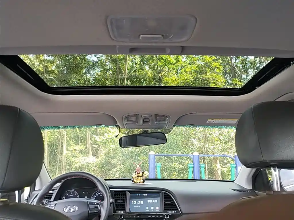 Hyundai Elantra 2016 1.4T DCT Dynamic·Elite Edition фото 18