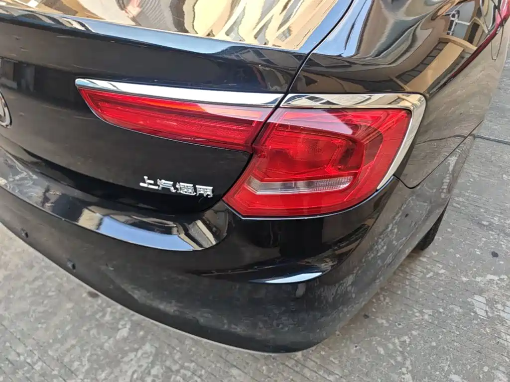 Photo 8 - Buick LaCrosse