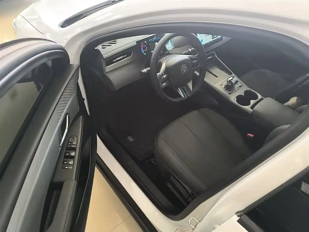 BYD Qin PLUS 2025 DM-i Smart Drive 55KM Leader фото 16