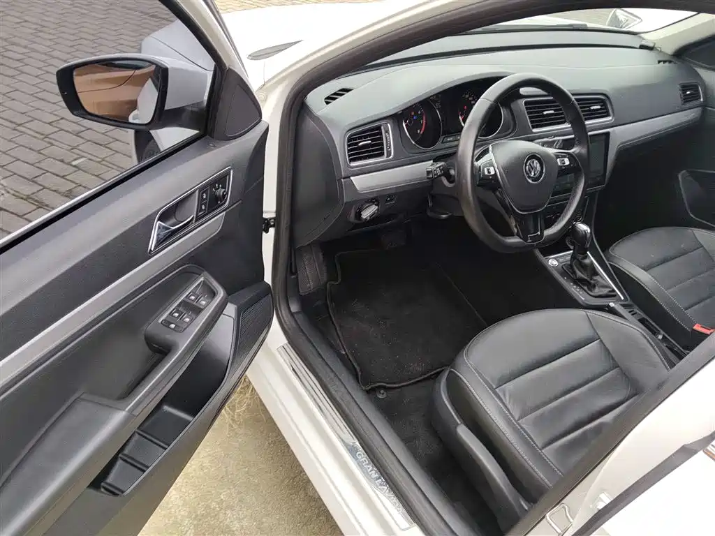Volkswagen Lavida Tour 2017 230TSI DSG Comfort Edition фото 16