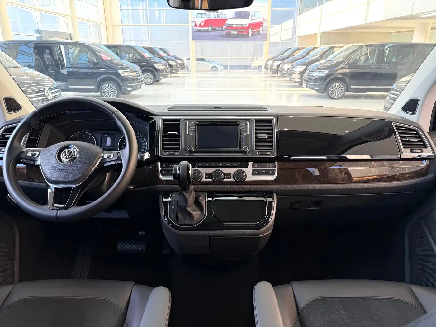 Volkswagen Multivan 2019 2019 2.0TSI 4WD Premium 7-seater