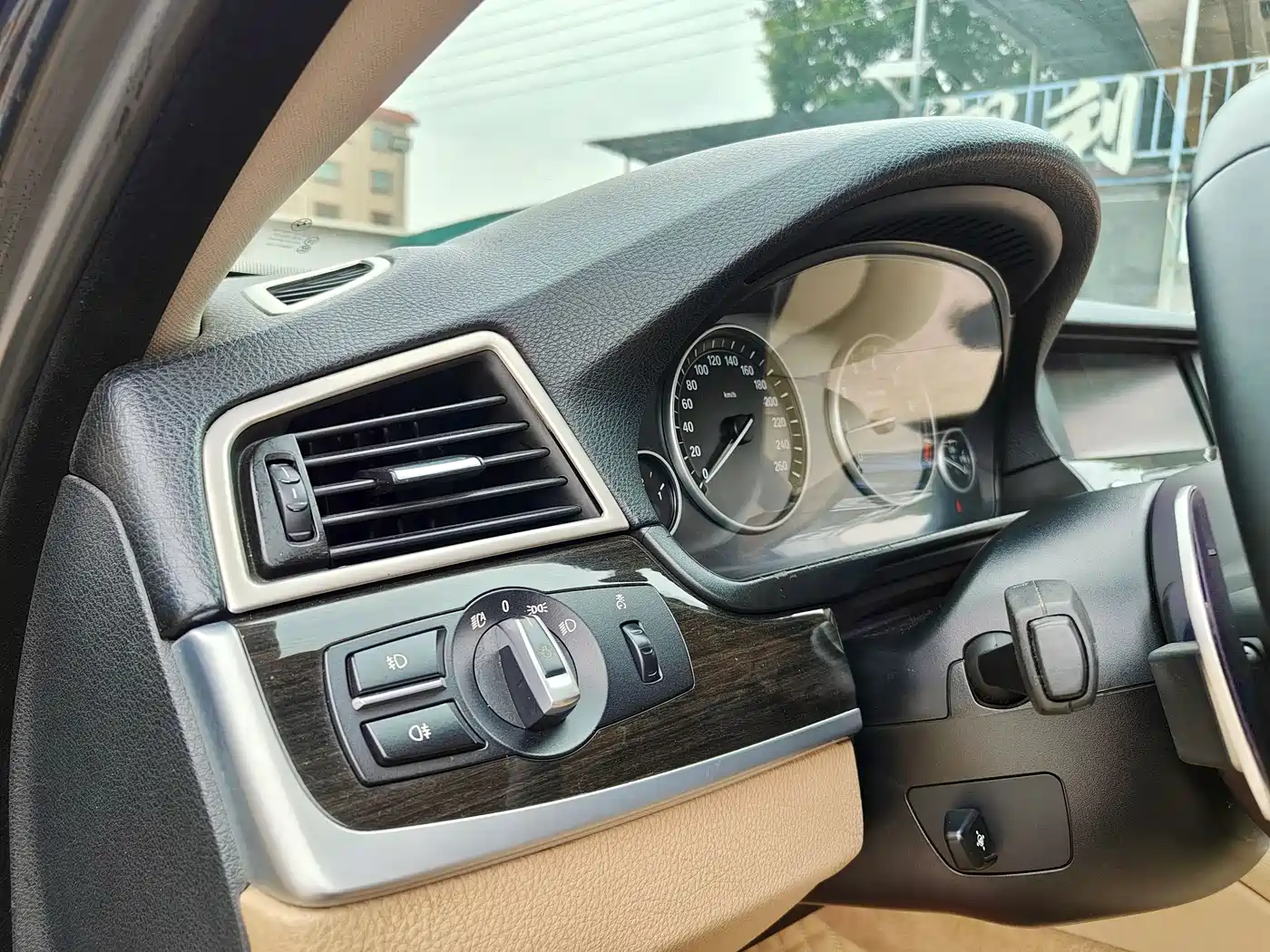BMW 5 Series 2012 535Li Luxury фото 58