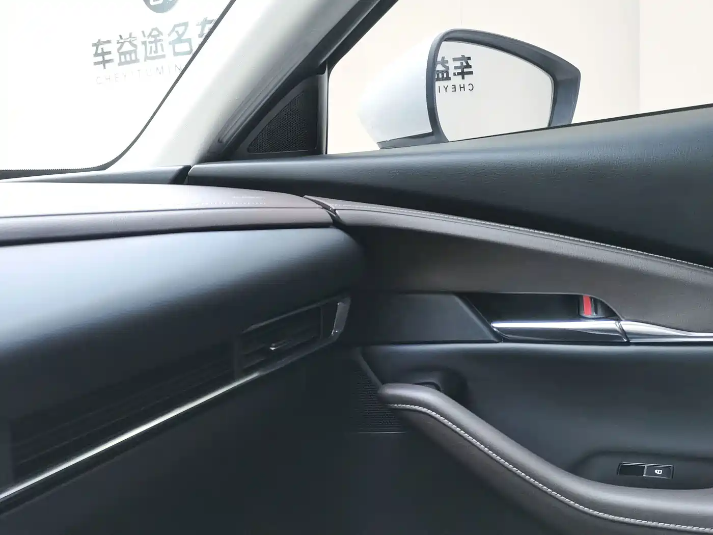 Фото 6 - Mazda CX-30