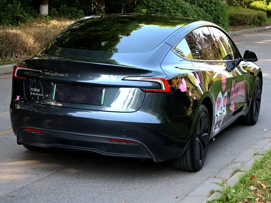 TESLA MODEL 3