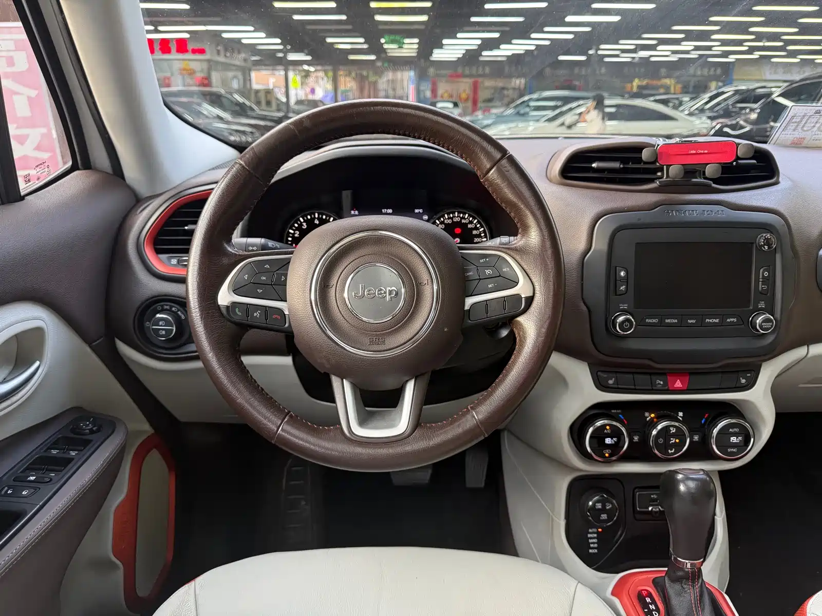 Фото 11 - Jeep Renegade