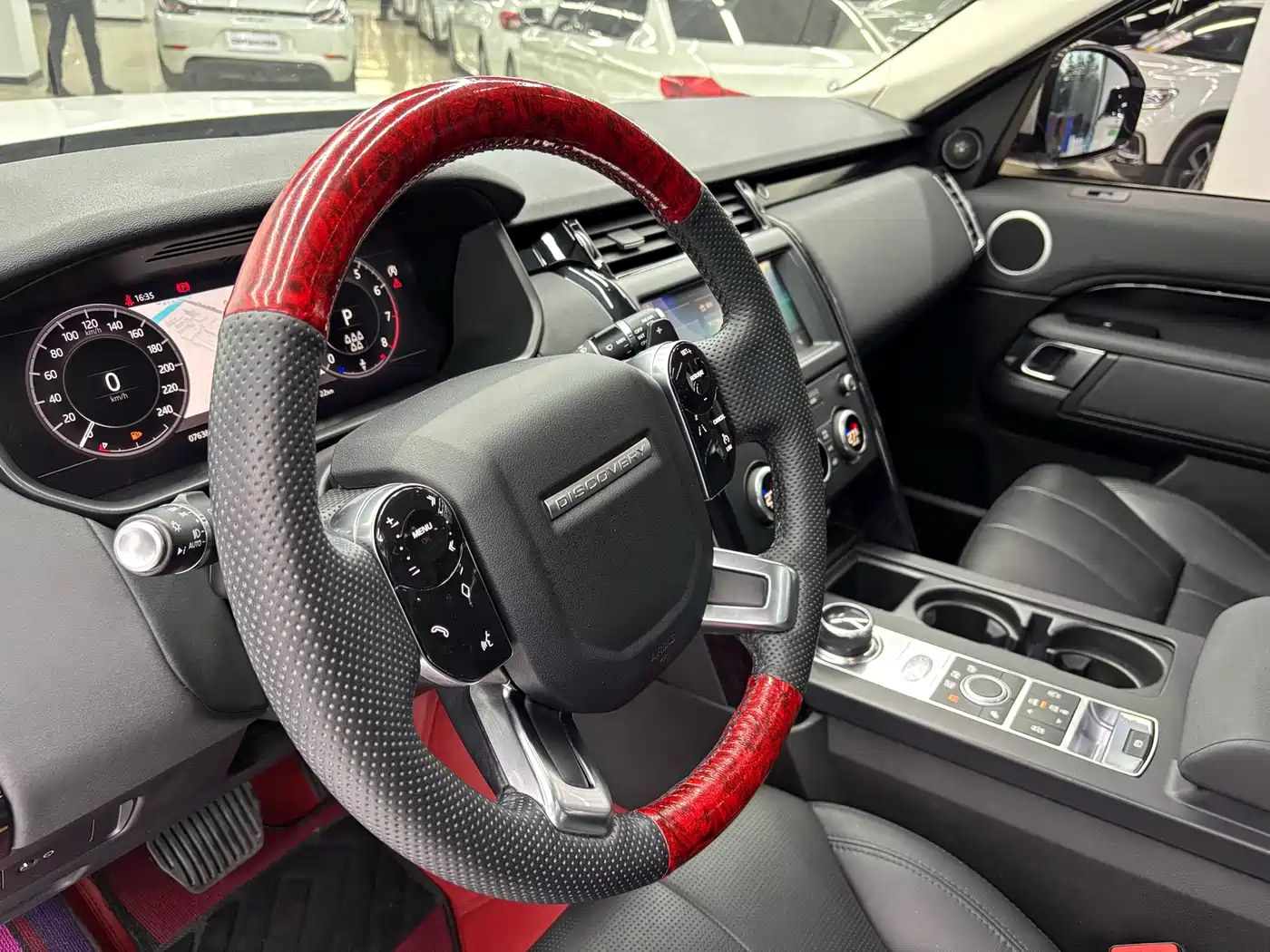 Land Rover Discovery 2020 2.0T SE фото 4