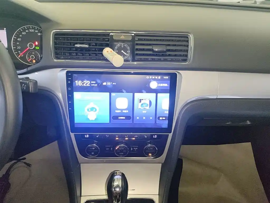 Volkswagen Passat 2014 1.8TSI DSG Executive Edition фото 13