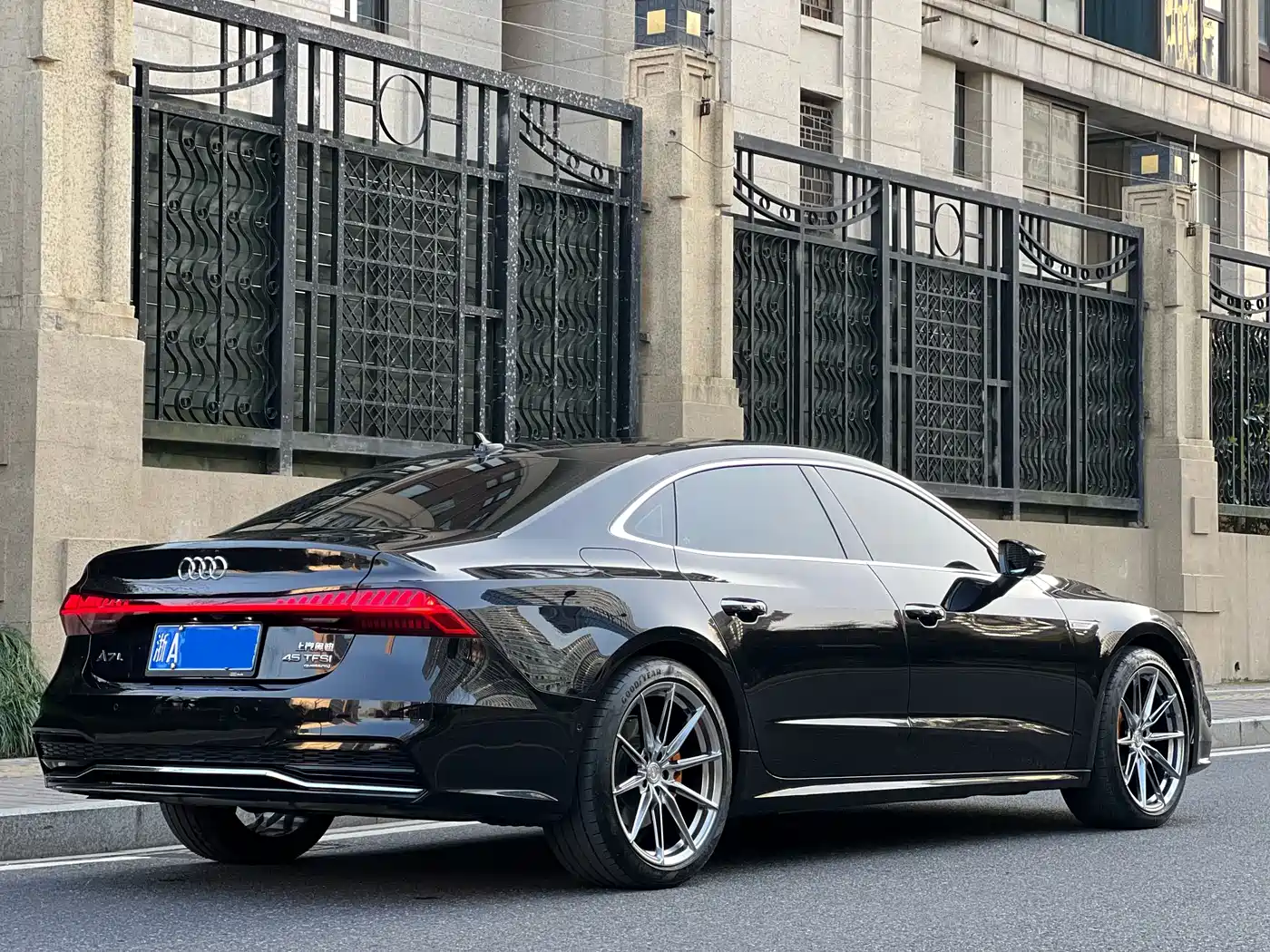 Audi A7L 2024 45TFSI quattro S-line Vision Edition Crystal Package фото 6