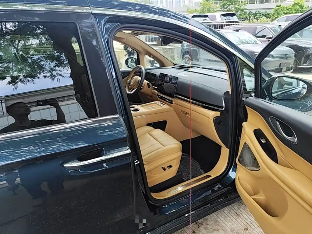 Voyah Auto Voyah Dreamer 2025 Model PHEV 4WD Premium QianKun Edition фото 11