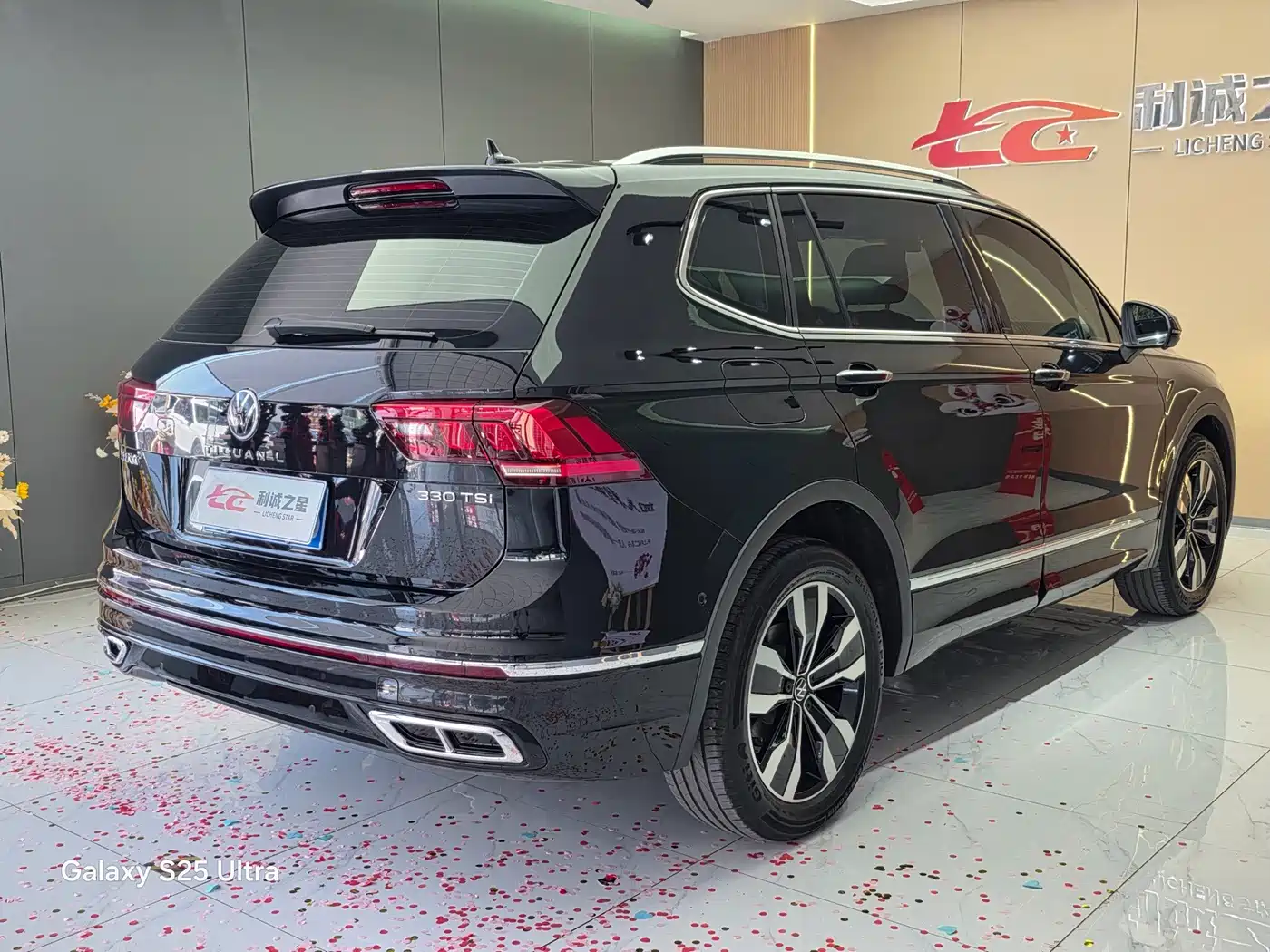صورة 9 - Volkswagen Tiguan L
