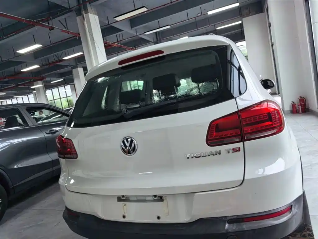Volkswagen Tiguan 2015 1.8TSI Automatic 2WD Trendline фото 6