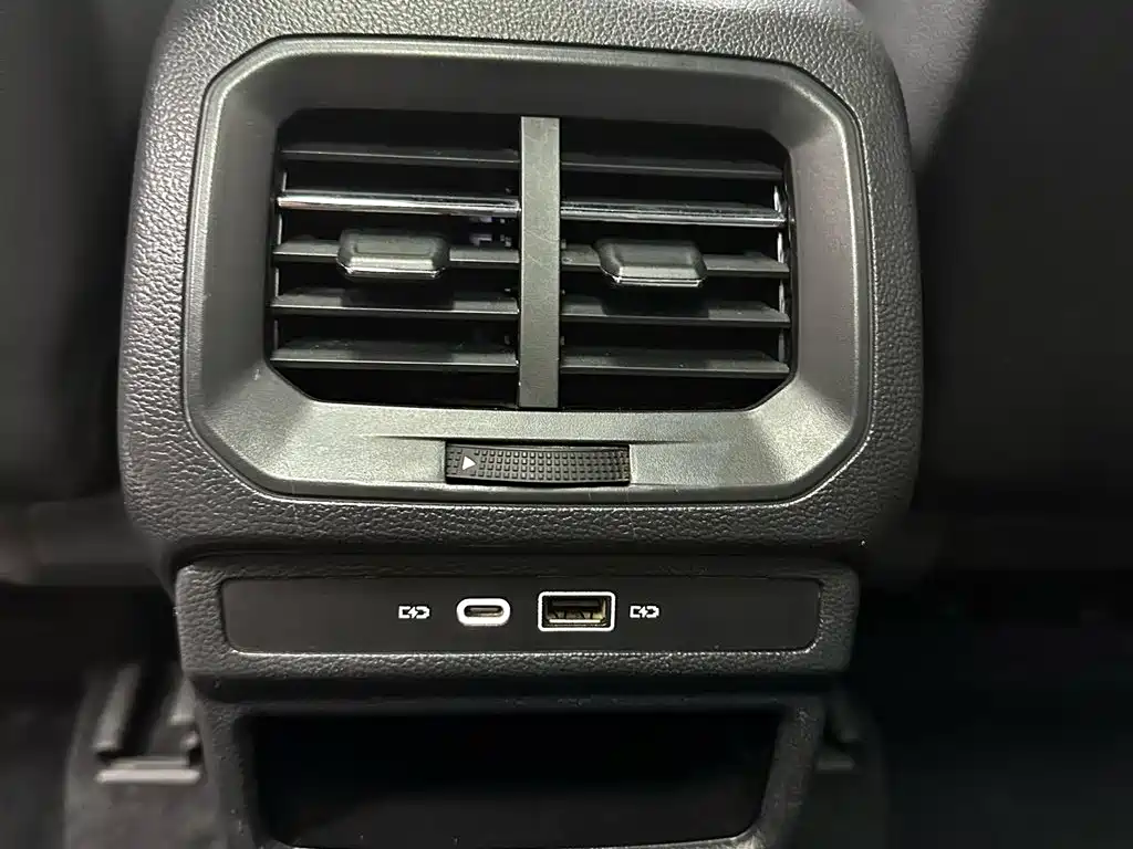 Volkswagen Tharu 2022 280TSI 2WD Comfort фото 17