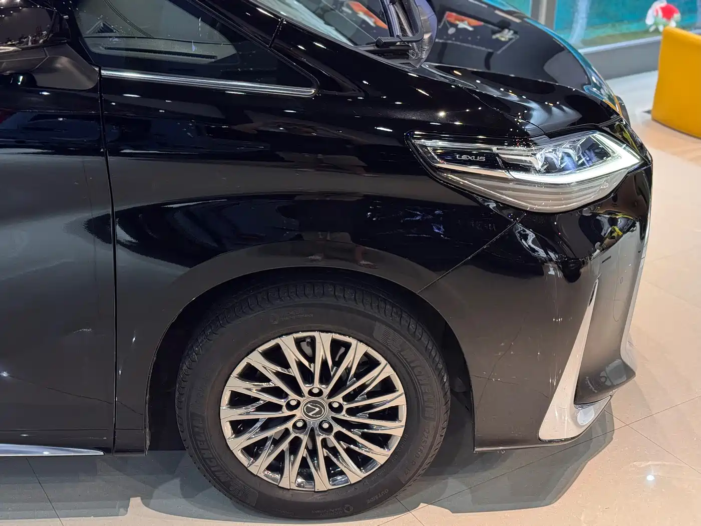 Lexus LM 2020 300h 4-Seat Imperial Edition фото 11