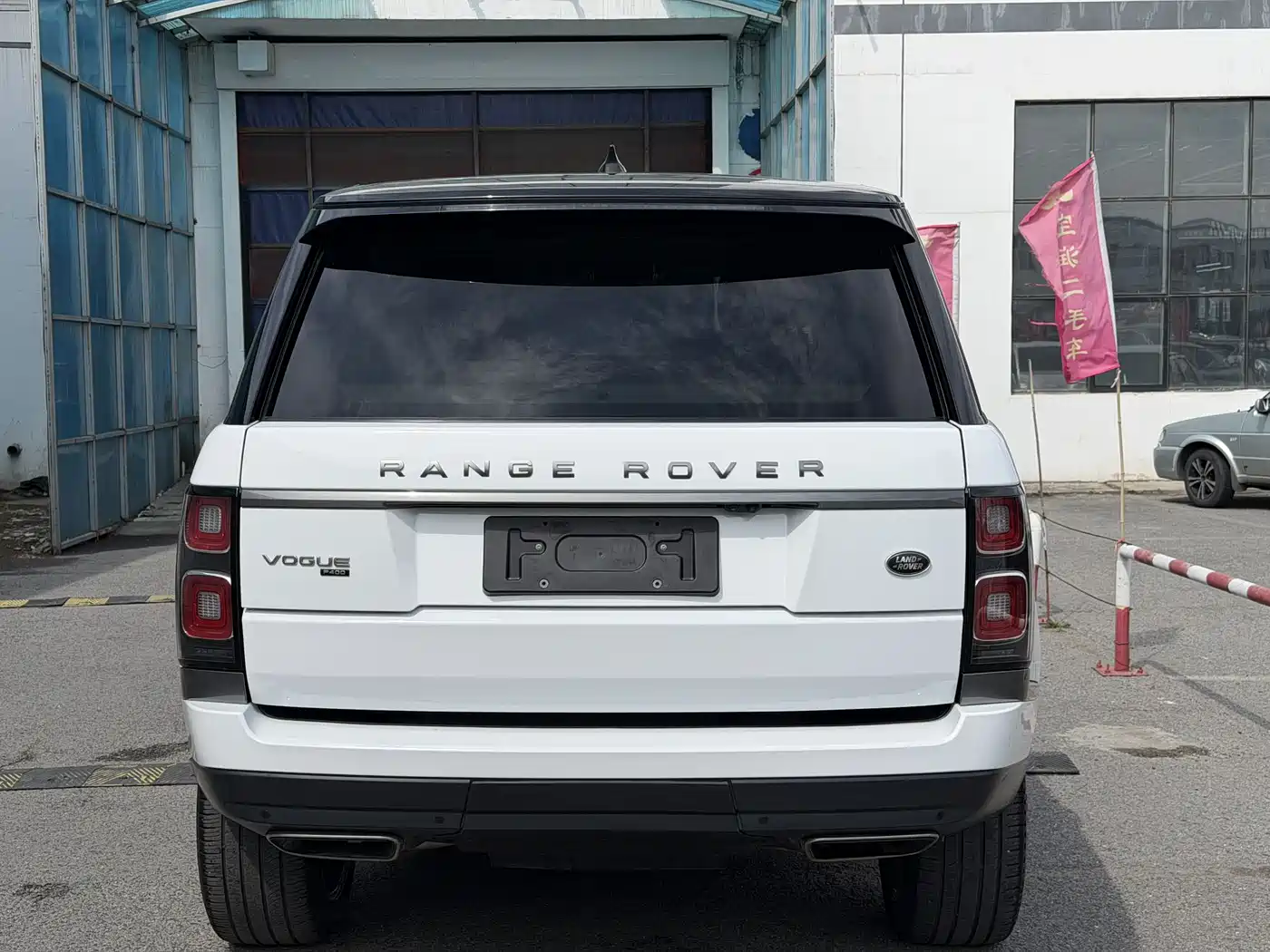 Land Rover Range Rover 2022 3.0 L6 400PS Heritage Extended Classic Edition фото 6