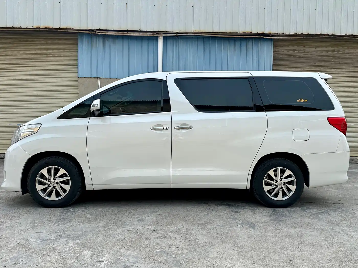 Toyota Alphard фото 4