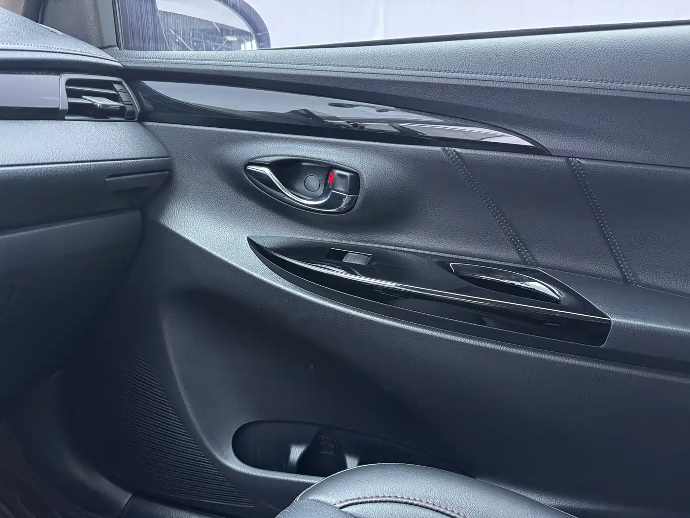 TOYOTA YARIS L ZHIXUAN