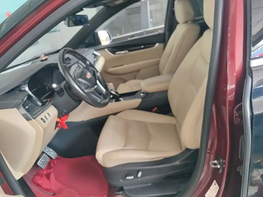 Фото 15 - Cadillac XT5