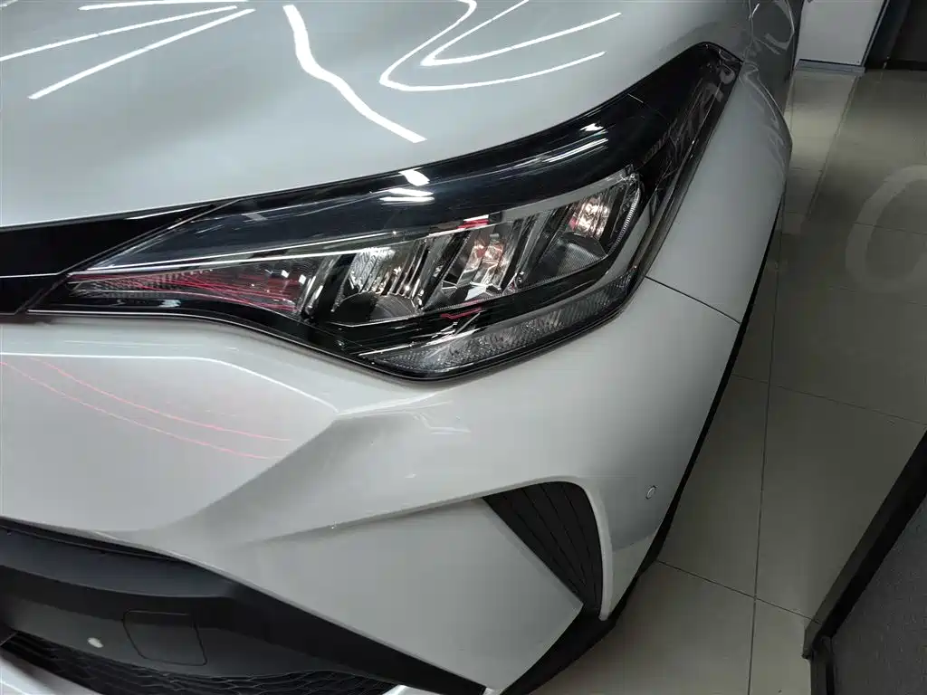 Toyota C-HR 2021 2.0L Comfort Edition фото 3