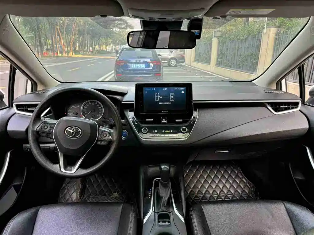 Toyota Corolla 2019 Hybrid 1.8L E-CVT GL-i Elite Edition фото 8