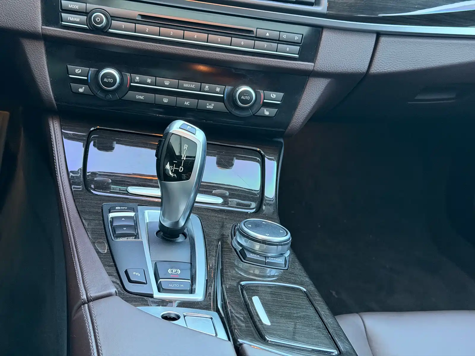 Фото 6 - BMW 5 Series New Energy