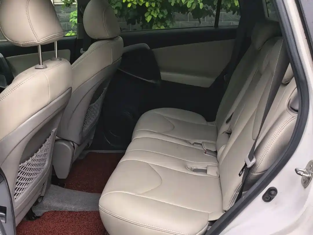 Toyota RAV4 Rongfang 2011 2.0L Automatic Luxury Edition фото 10