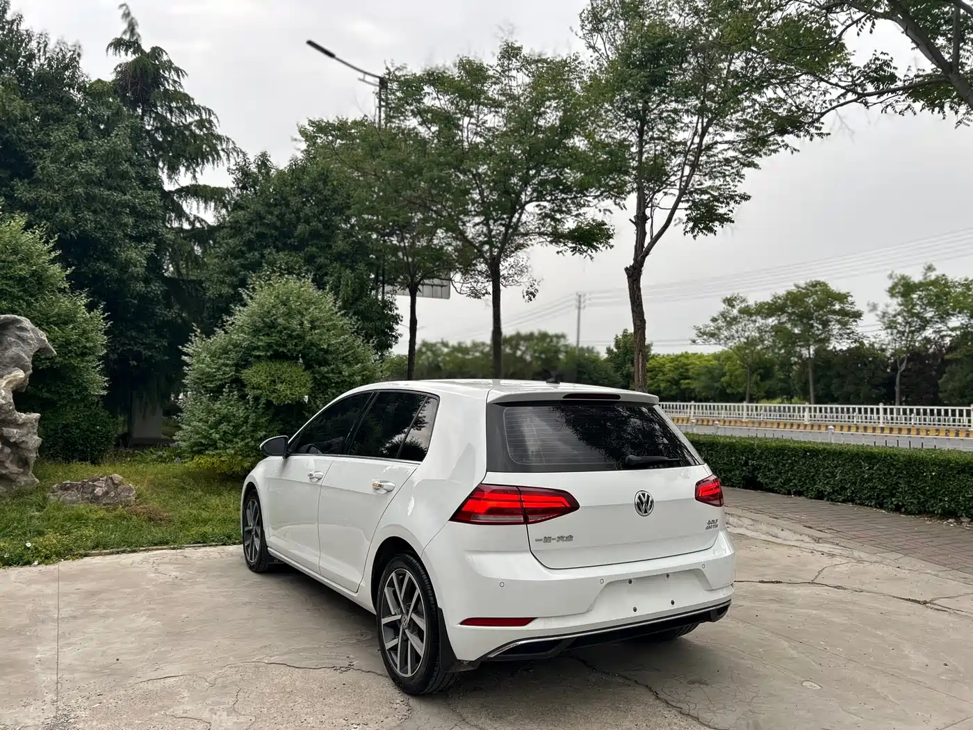 Volkswagen Golf 2020 Beloved Edition 280TSI DSG Comfort фото 3